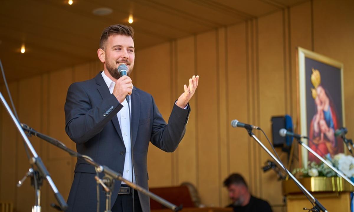 Slovenski glasbeniki prepevali Mariji Pomagaj