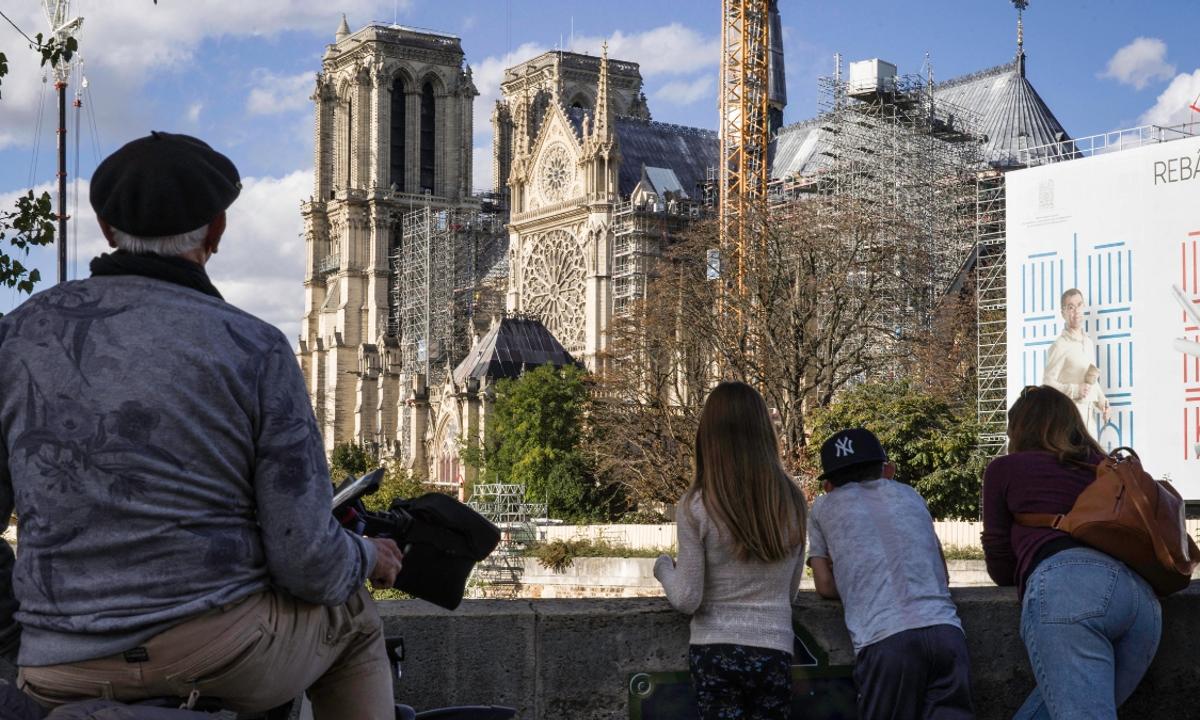 J-43 : Notre-Dame se révèle petit à petit dans sa splendeur