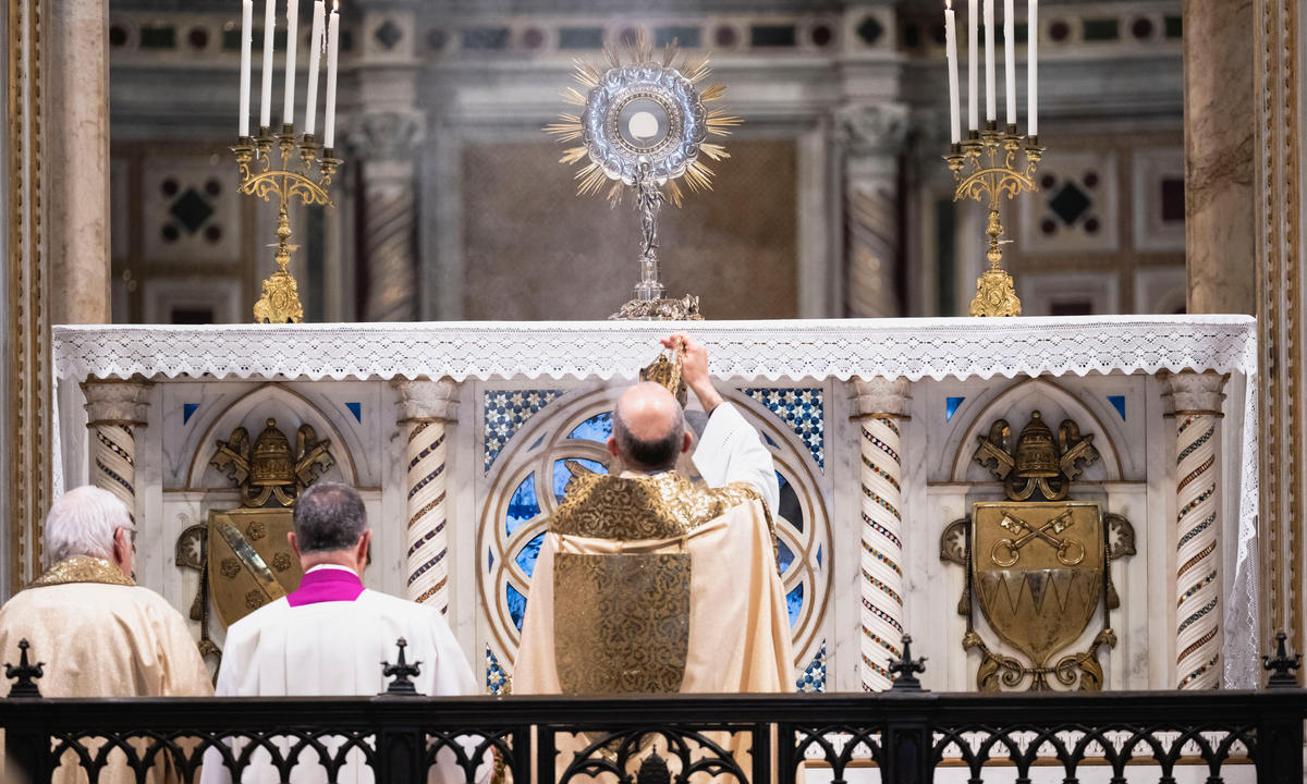 (Slideshow) Adoration at John Lateran