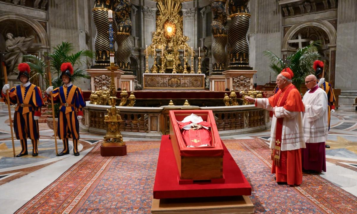 (Slideshow) Pope Francis’ tomb closed