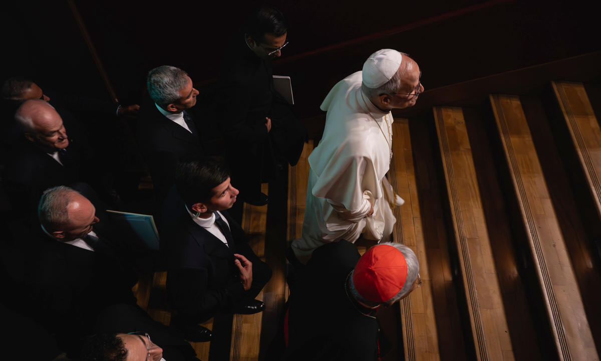 (Slideshow) Pope Leo encounter with priests