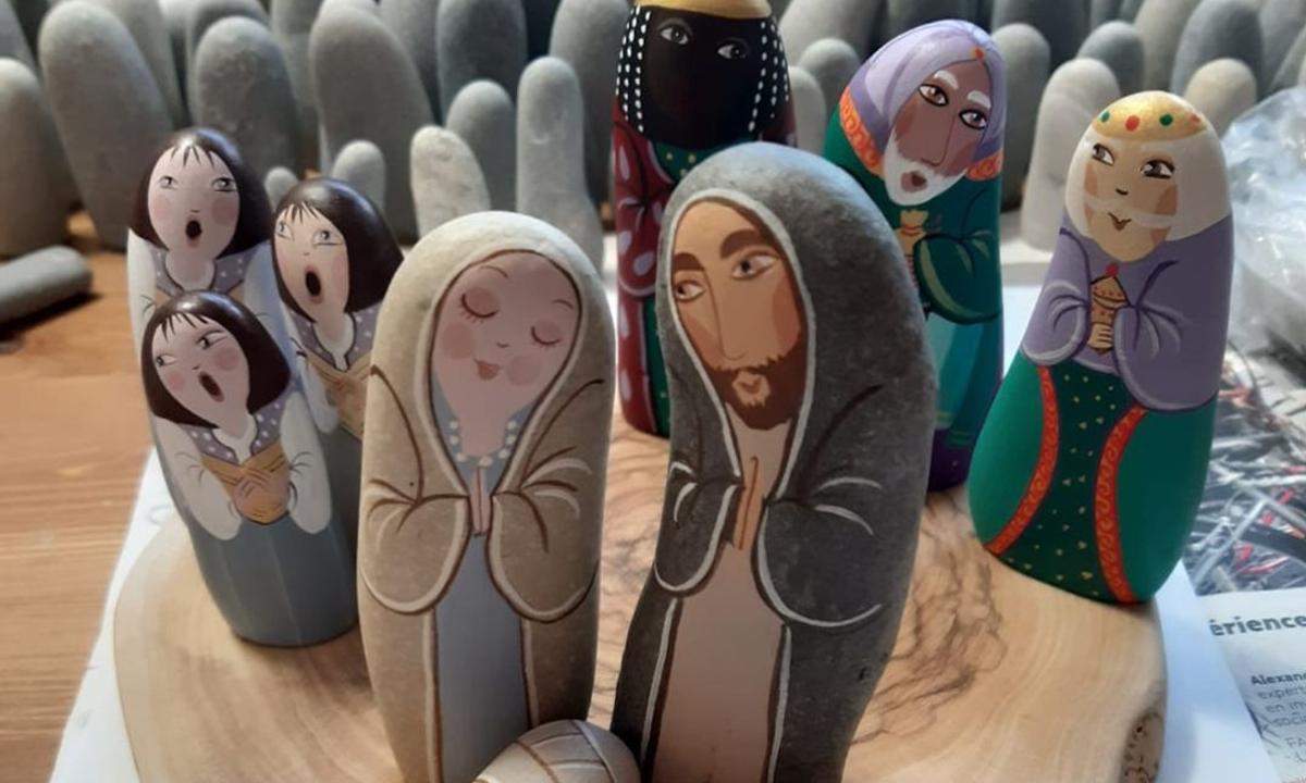 {"rendered":"Santons sur galet de Martine Gaussen"}
