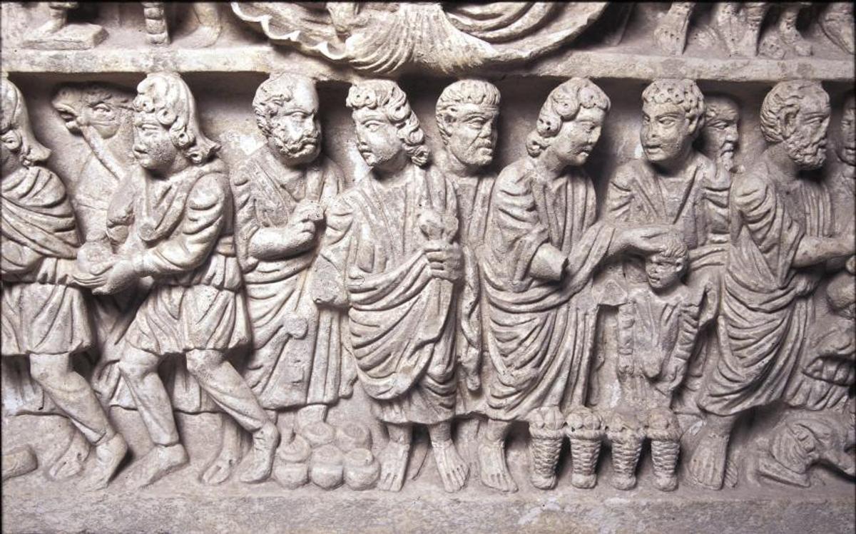 Fig2_Arles_-_Canapains_dog