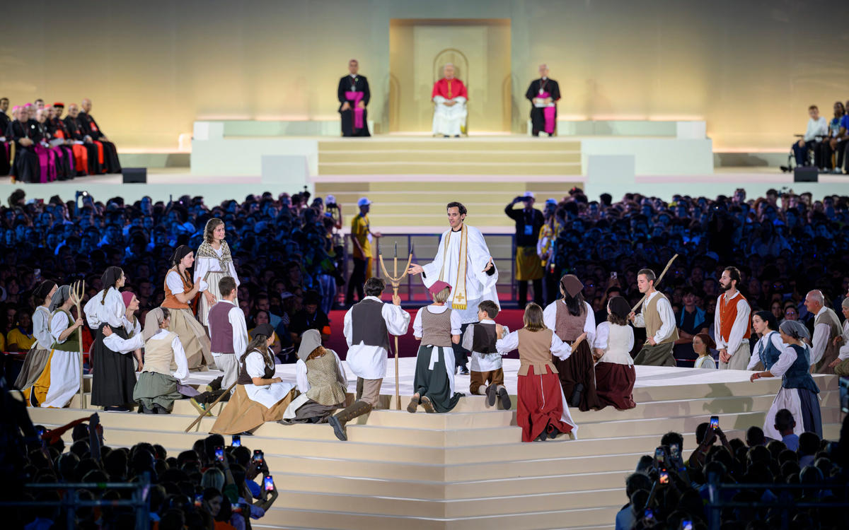 pope-leo-xiv-prayer-vigil-french-saints-at-stade-de-france