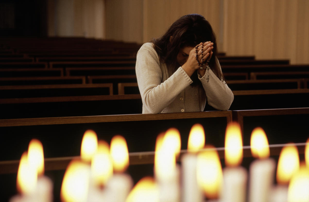 WOMAN PRAY,