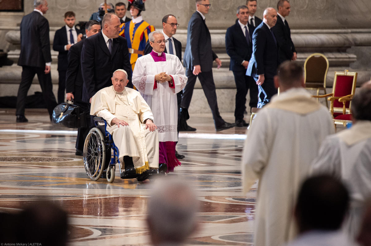 Pope-Francis-celebrates-a-Holy-Mass-to-the-60th-anniversary-of-the-beginning-of-the-second-Vatican-Ecumencial-Council-Antoine-Mekary-ALETEIA
