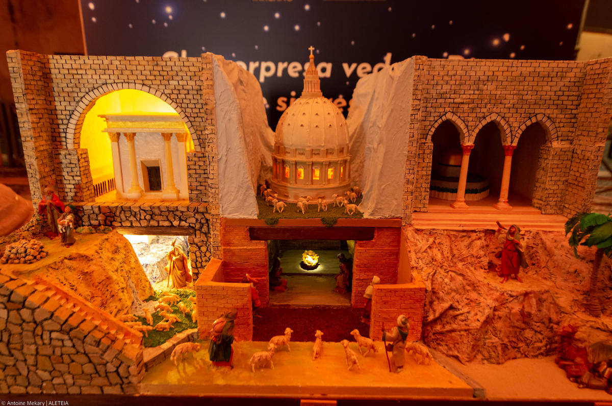 100 nativity scenes exhibition in St. Peter's Square December 08 2022