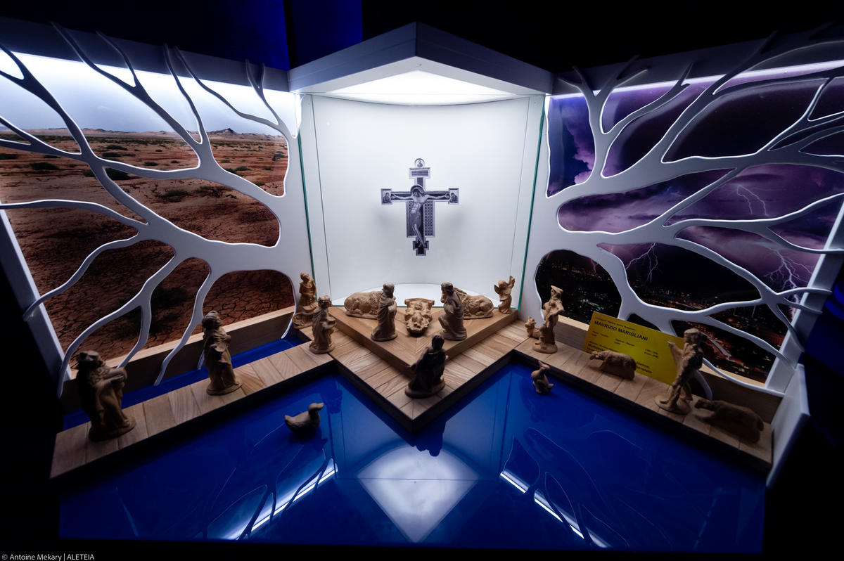 100 nativity scenes exhibition in St. Peter's Square December 08 2022