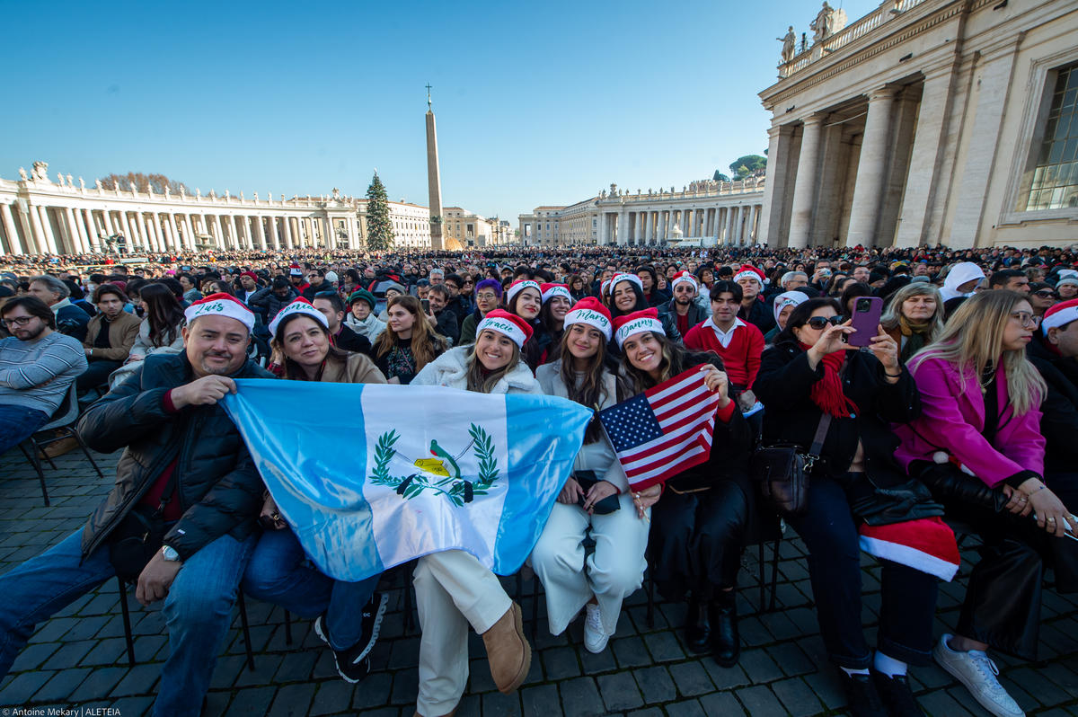 Pope-Francis-deliver-his-Christmas-Urbi-et-Orbi-blessing