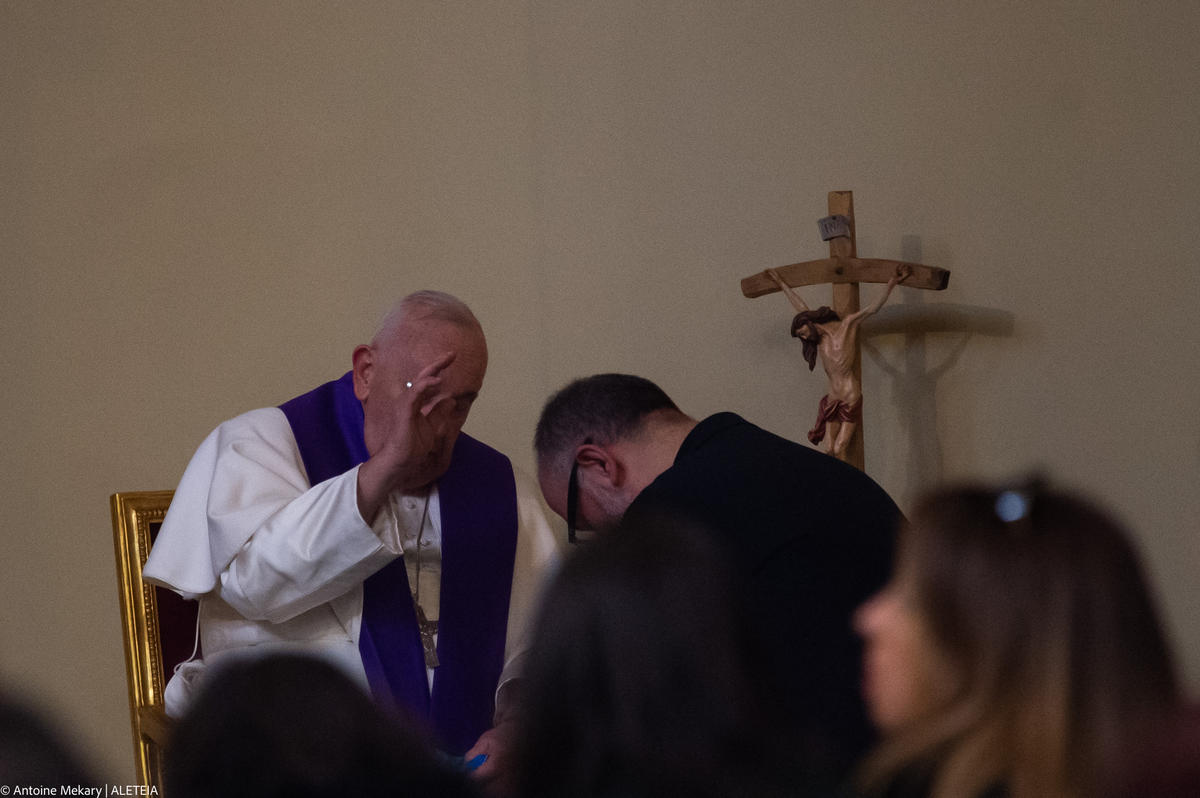 Pope-Francis-presides-over-a-Penitential-Celebration-opening-the-24-Hours-for-the-lord