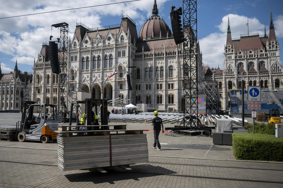 Przygotowania do Mszy papieskiej na placu Kossutha w Budapeszcie