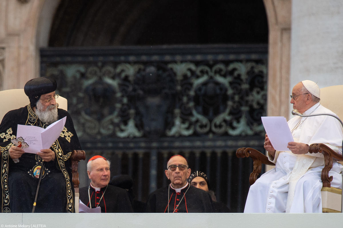 Pope-Francis-and-Leader-of-the-Coptic-Orthodox-Church-of-Alexandria-Pope-Tawadros-II-