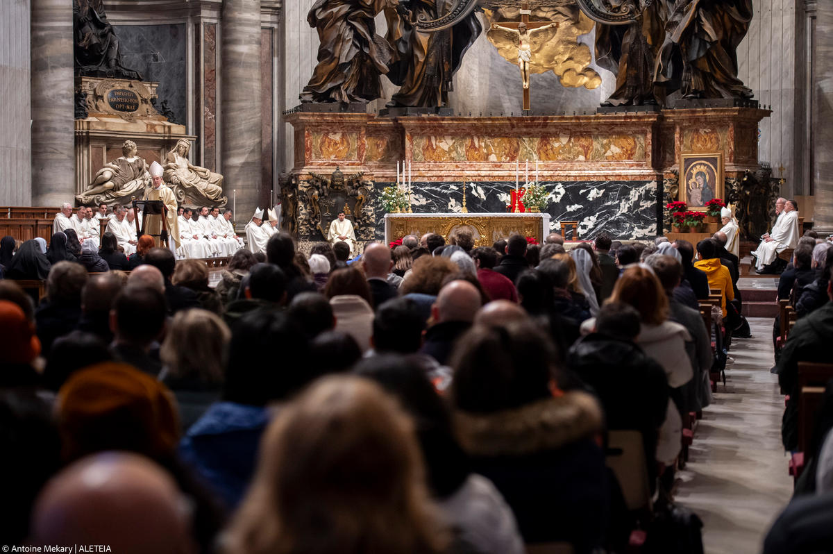 Mass presided over by Monsignor Georg Gänswein in suffrage for Pope Emeritus Benedict XVI