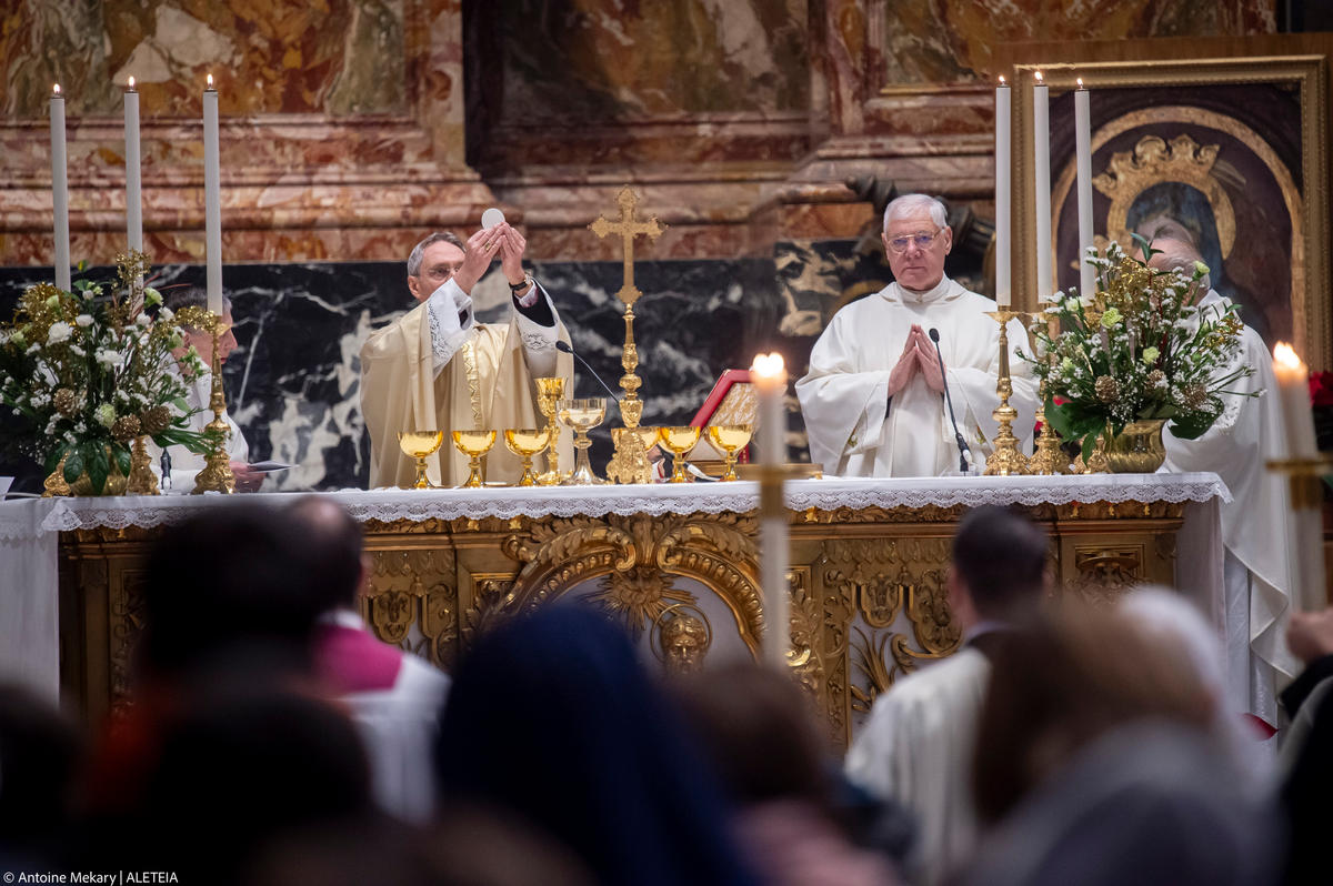 Mass presided over by Monsignor Georg Gänswein in suffrage for Pope Emeritus Benedict XVI