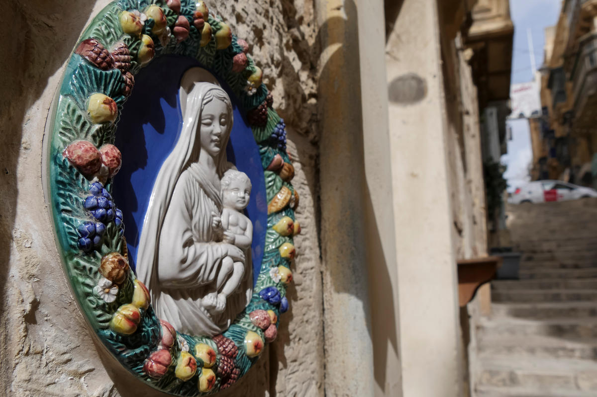 the-island-of-Malta-is-dotted-with-niches-with-statues-of-the-Virgin-Jesus-and-saints