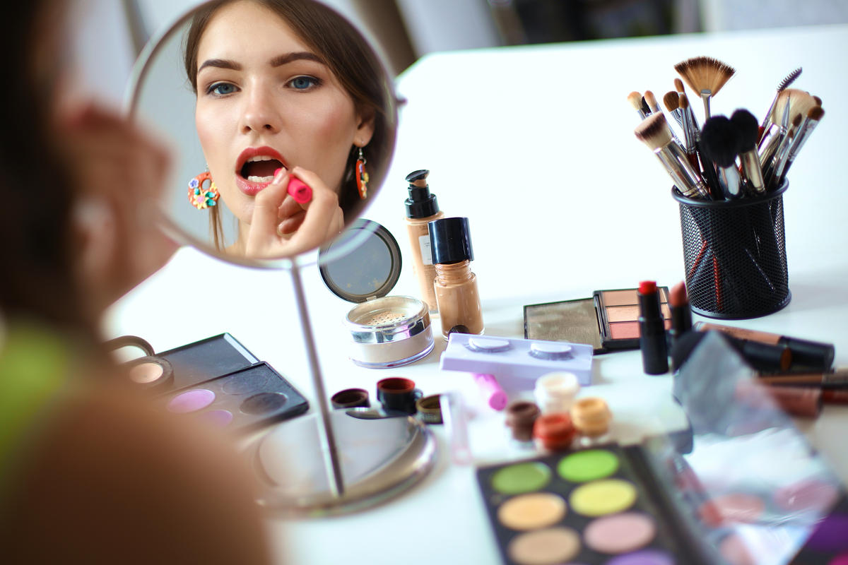 WOMAN, MAKE UP, MIRROR