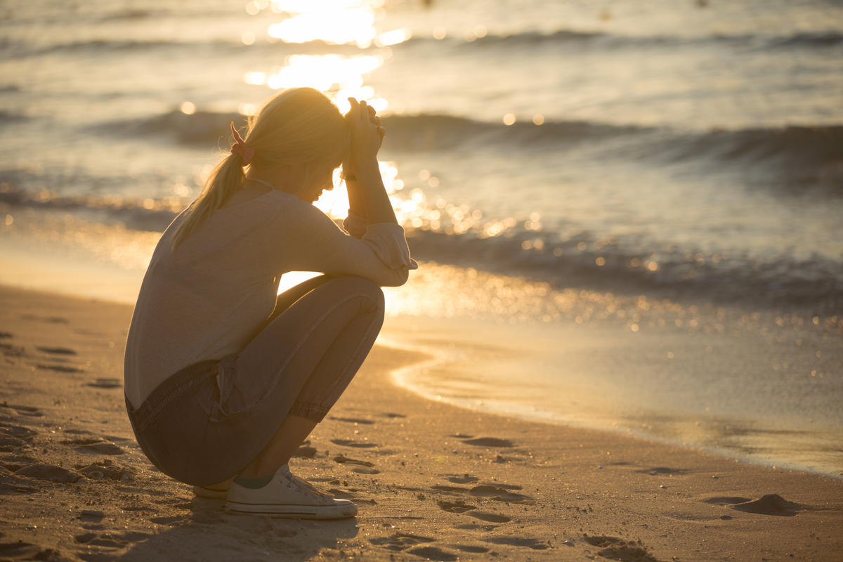 SAD WOMAN, BEACH