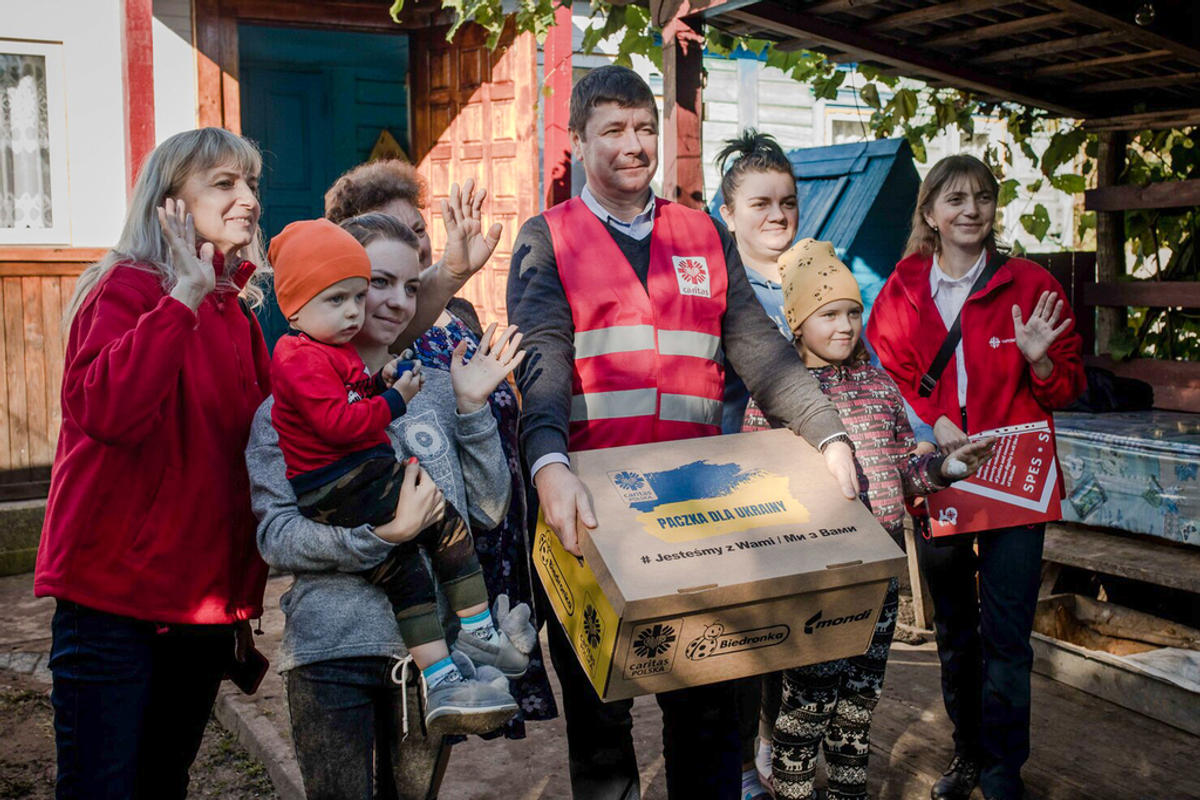 Paczka dla Ukrainy z partnerskim Caritas-SPES i rodziną z programu Rodzina Rodzinie Caritas Polska