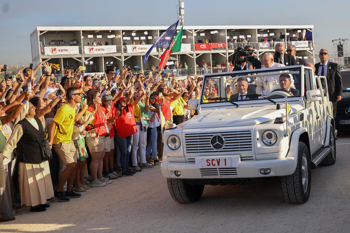 Pope Francis waves from the popemobile as he arrives to celebrate the closing mass of the World Young Day