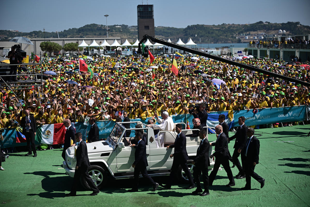 Pope Francis meeting with volunteers of the World Young Day