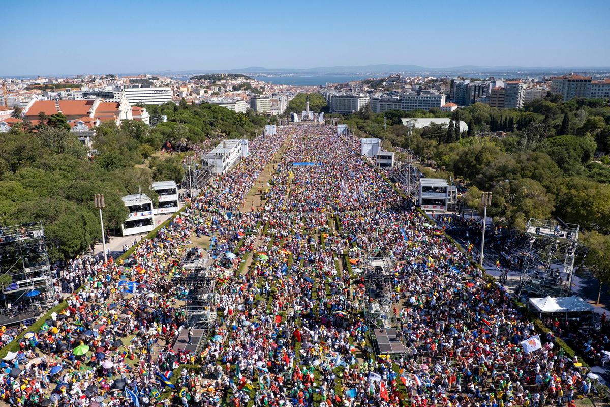 Stations of the Cross ceremony with young people in Edward VII Park, in Lisbon
