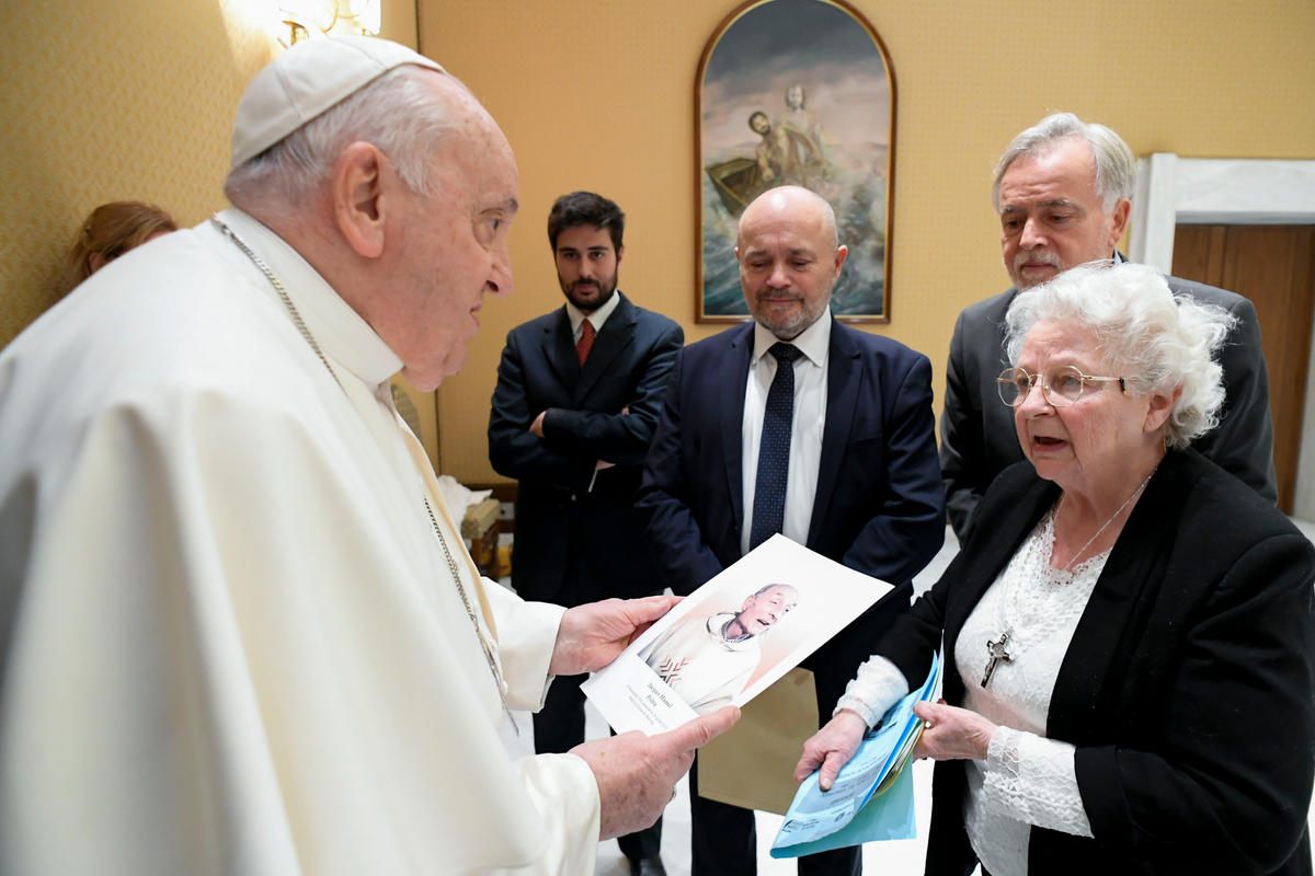 Pope Francis met the little sister of Father Jacques Hamel