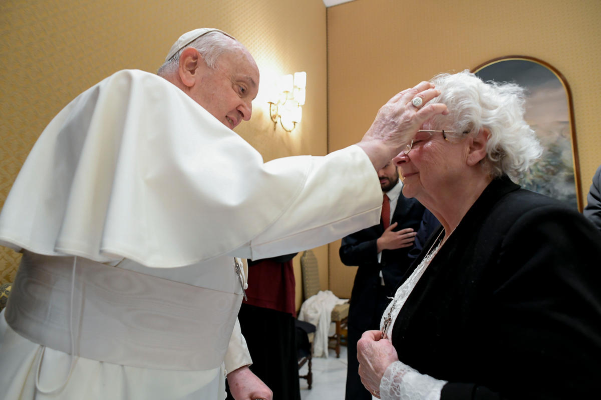 Pope Francis met the little sister of Father Jacques Hamel