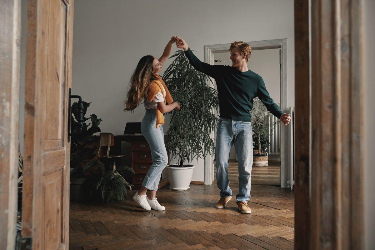 couple-dancing