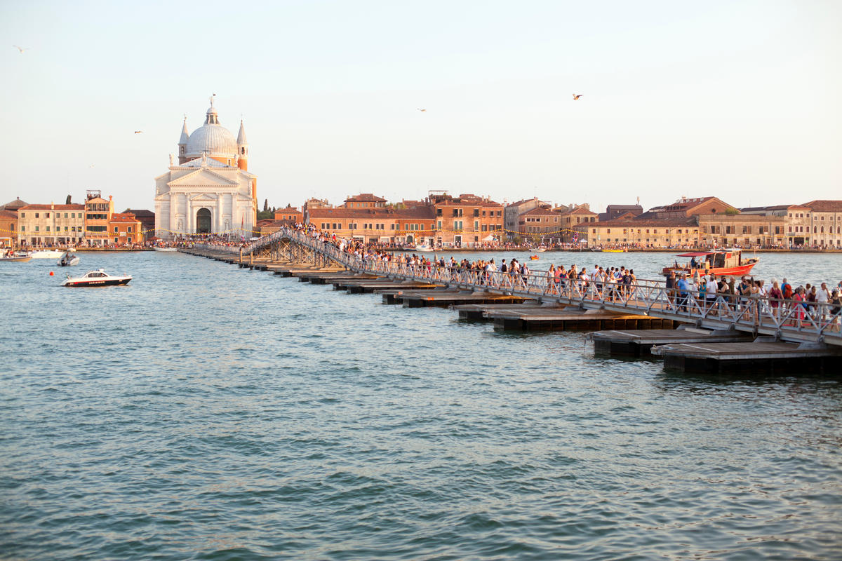FETE-DU-REDEMPTEUR-VENISE-shutterstock