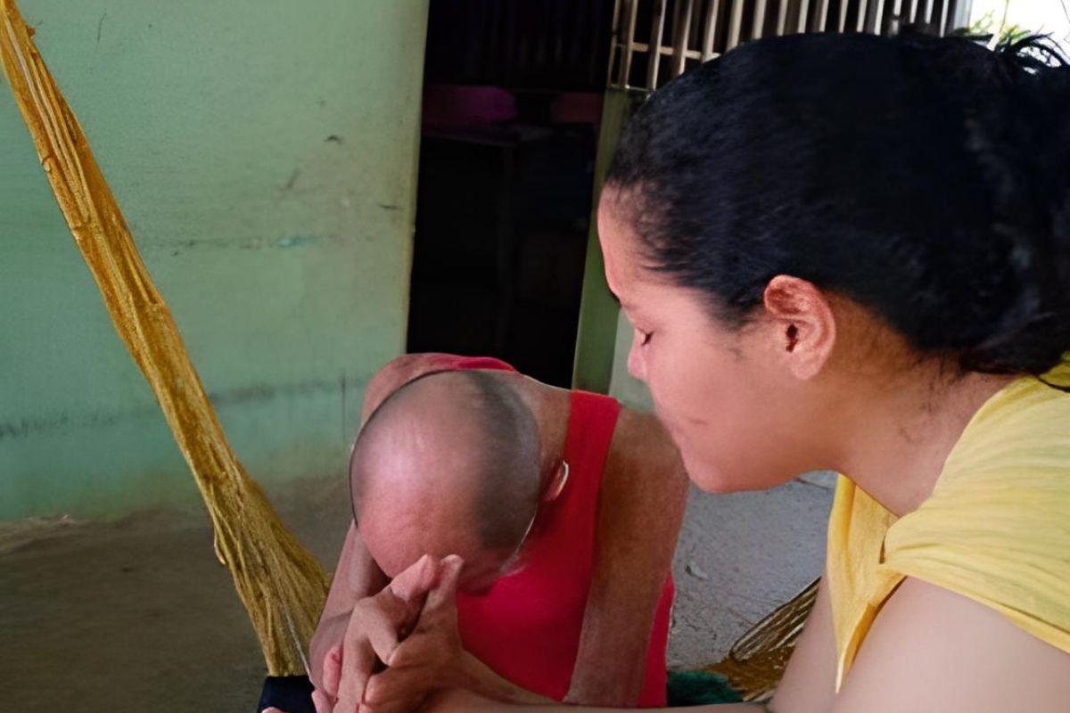 johanna with an integrant of venezuelan community