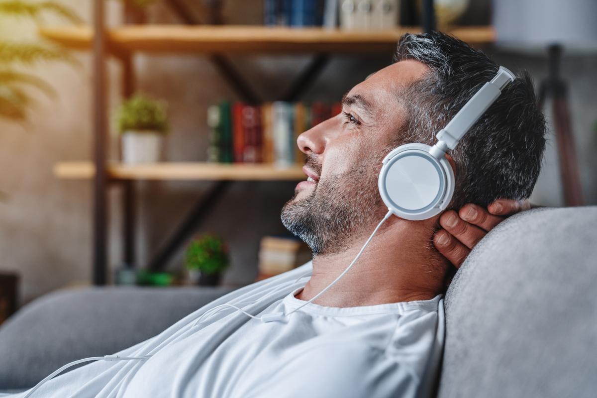 man-headphones-podcast-