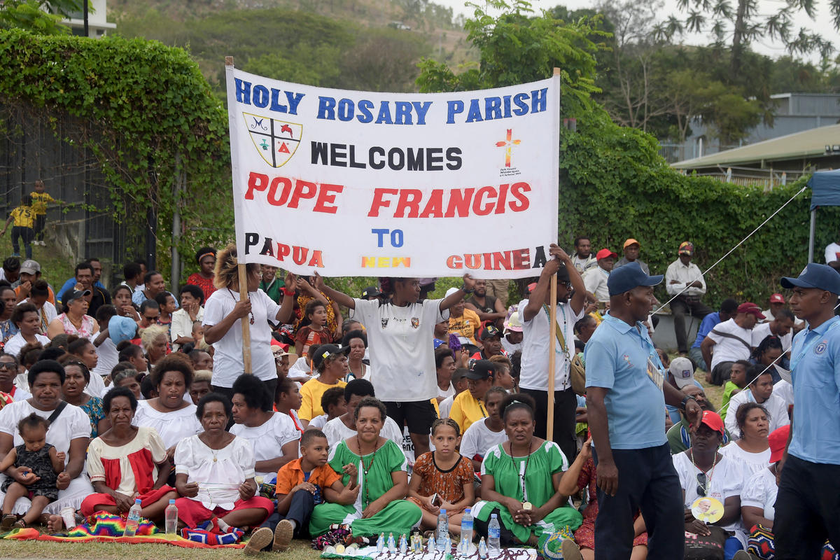 People wait for the arrival of Pope Francis outside the Port Moresby International airport on September 6, 2024.
