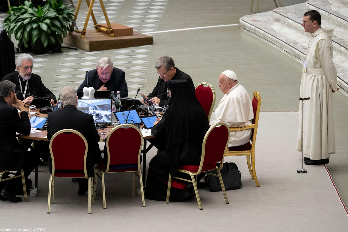 Pope-Francis-Synod-of-Bishops-Paul-VI-hall