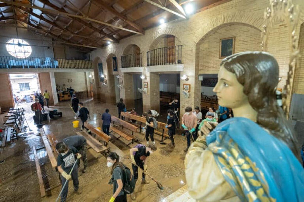 DANA valencia España iglesia voluntarios