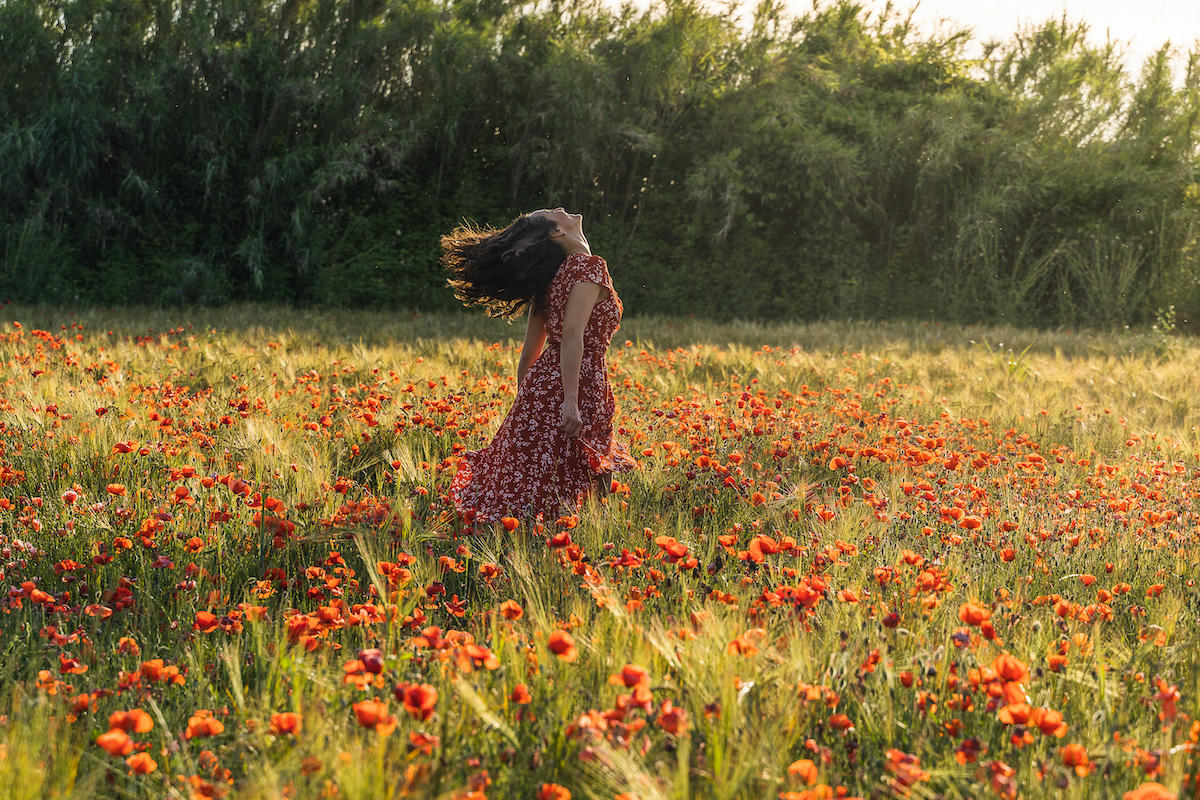 mujer feliz y en plenitud