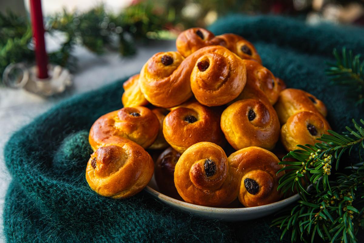 lussekatter-lucia-buns-sweden-