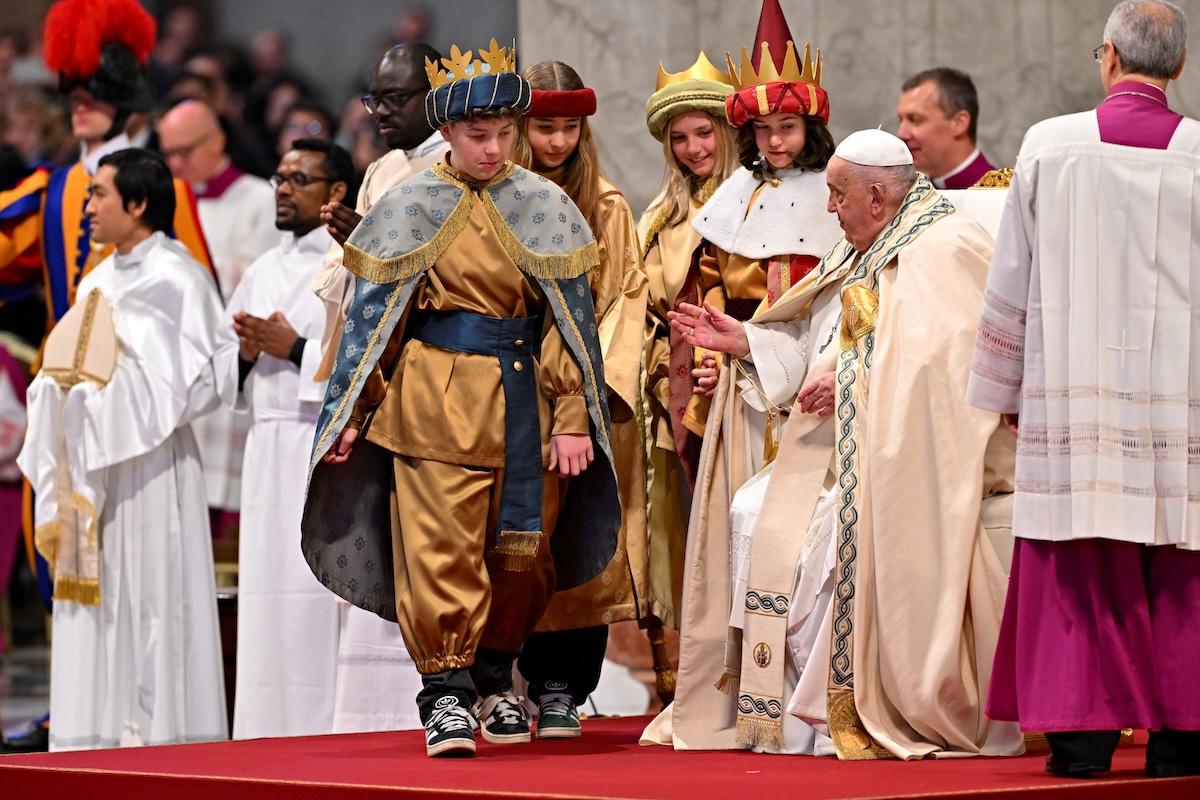 Pope New Year children Wise Men