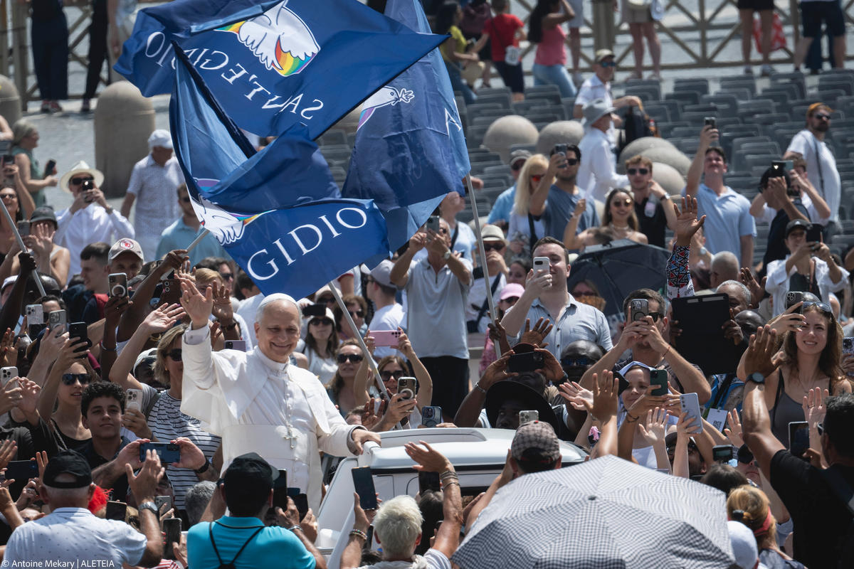 Pope-Leo-XIV-Angelus-prayer-Vatican