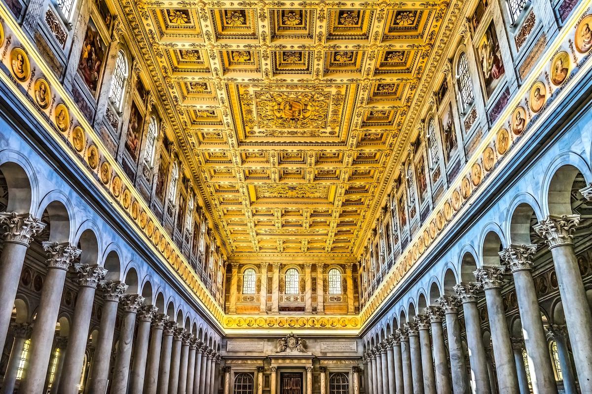 La basilique Saint-Paul-hors-les-Murs, à Rome.