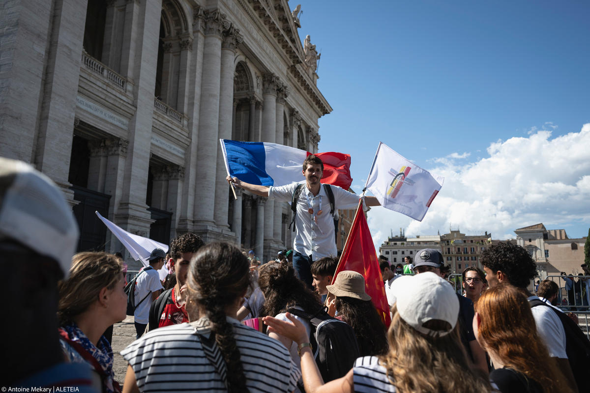 french-pilgrims-holy-door-st.-john-lateran-jubilee-youth-rome-2025