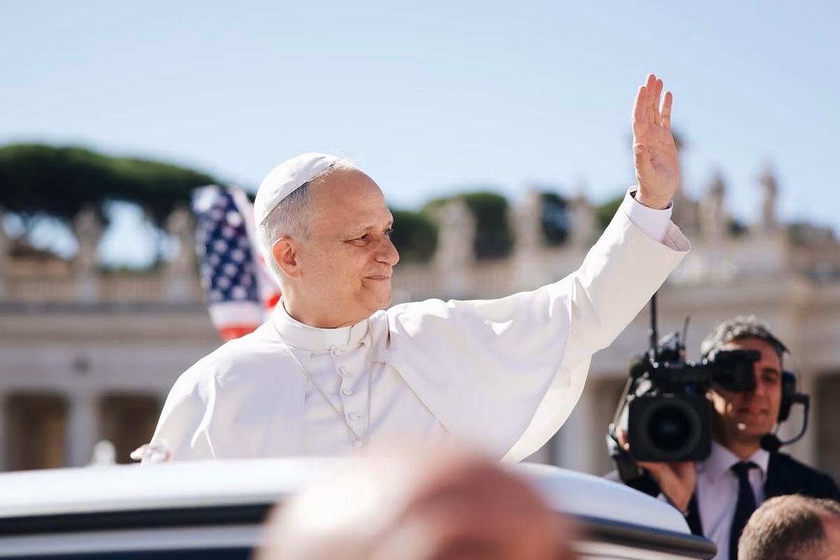 pope-pizza-delivery-aurelios-