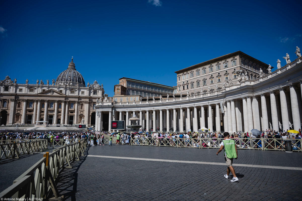 apostolic-palace-the-official-residence-of-the-pope-in-vatican-city