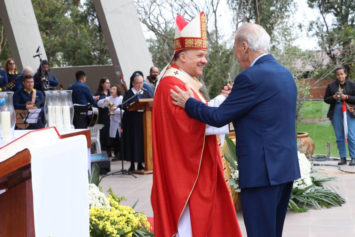 arzobispo Brustolin con Humberto Pozzobon, hijo de Joao Pozzobon movimiento de schoenstatt