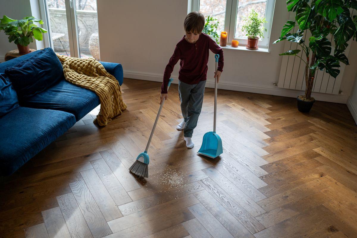 enseñarle a los hijos labores domésticas