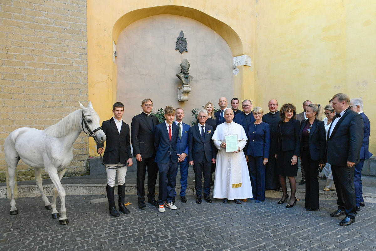 Pope Leo XIV, Andrzej Michalski, horse Proton