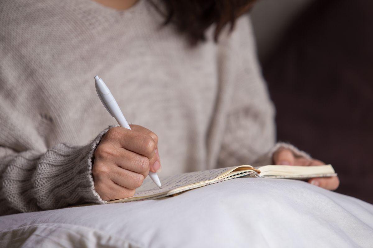 woman-writing