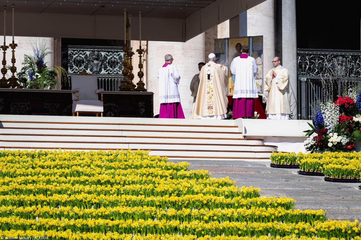 easter-mass-urbi-et-orbi-vatican-pope-leoxiv
