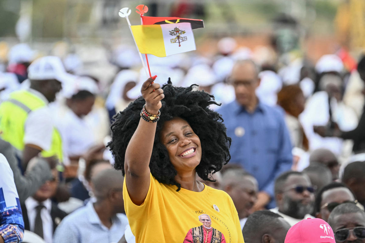 pope-leo-xiv-holy-mass-kilamba-africa