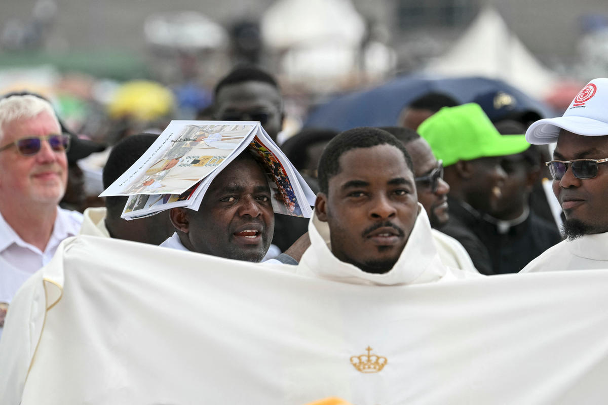 pope-leo-xiv-japoma-stadium-douala-cameroon-africa