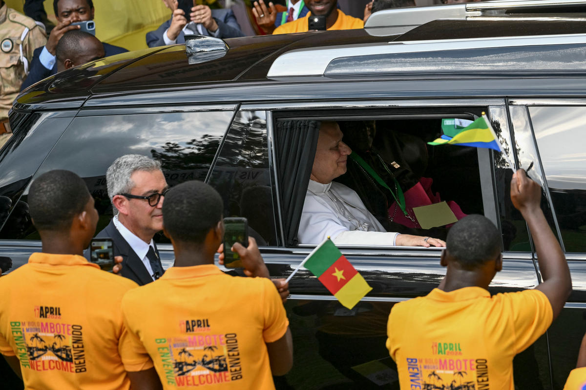pope-leo-xiv--university-students-professors-catholic-university-central-africa-yaounde-africa